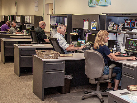 TT-BlogImage-0423-ArticleImages-5 Trailer Transit's dispatch department/staff