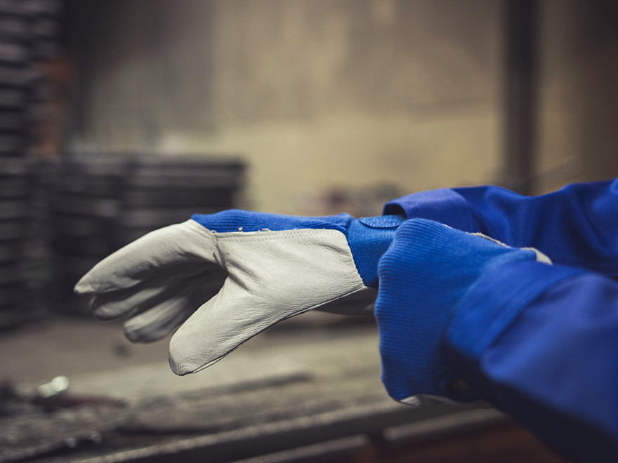 Trailer Transit Inc. | blue and white leather work gloves